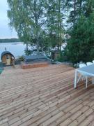 Villa Nurmenhelmi järven rannalla