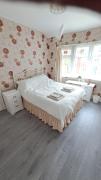 Dalton House - Three Bedroom Property Stretford free parking Near The Trafford Centre Dalton House - Three Bedroom Property Stretford free parking Near The Trafford Centre