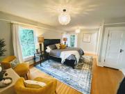 Historical Entertainer 3 Bedroom Townhouse AC PNW