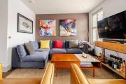 Luxurious & Modern 2 bedroom Notting Hill Townhouse