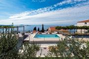 Apartments Klis -Two-Bedroom Apartment with Terrace