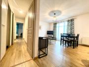 147 - Vue Cité Médiévale et Parking