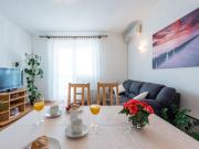 Apartment Lena - Three-Bedroom Apartment with Balcony and Sea View