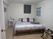 Brighton Apartment Sleeps 3 - Steps to Bus Line