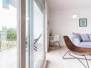 Apartment Black & White ST - Comfort Two Bedroom Apartment with Balcony