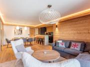 Chalet rénové avec spa, piscine et parking, pied des pistes - FR-1-461-11