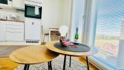 Cozy studio apartment 6 mins by Train to Airport