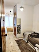 Elegant Central Studio with Balcony & WiFi Fiber