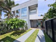 Sobrado Praia do Mariscal com 3 dormitórios