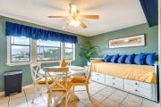 Charming Panama City Studio with Community Pool!