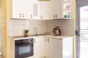 Stellas Central - 1min beach, kitchen & balcony