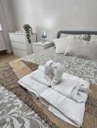 Family comfort, DUOMO 12min walk away, with Parking in front