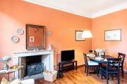Classic Apt in the Center, near Guinigis Tower