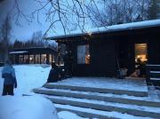 Modernia majoitusta luonnon keskellä