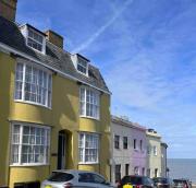 Georgian home on the beach great for families !