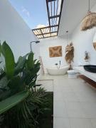 Villa Erita, stylish and beautiful villa in Nyang Nyang