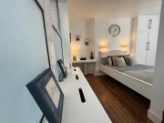 White Glasshouse Yard 1FL