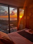 Уютная студия с видом на море