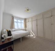 4 Bedroom 2 Bathroom House - Free parking 4 Bedroom 2 Bathroom House - Free parking
