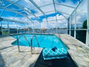 Rubys Lake Retreat - Heated Pool, Tiki Hut & Lake Views