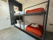 Free Parking I Two Bedroom Flat Next To Beach I Sleep 9