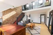 Designer 1 bed Loft Apartment, SW16