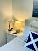 DOCK 08 Riverside Entertainer Pets Welcome