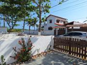 Aconchegante casa à beira da praia