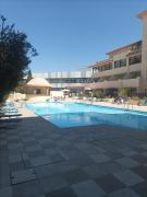 Queens Garden Apt by Kings Mall