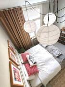 Valoisa läpitalon kaksio