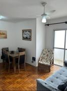 Excelente apto a 100 mts do mar