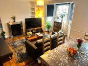 2 Bedrooms Plus Spacious Lounge Delightful Apartments by Kensington & Chelsea Desirable Locations SW