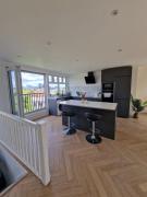 Loft apartment with skyline views of Canary Wharf