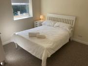 Newly Refurbished house - City Centre with Parking