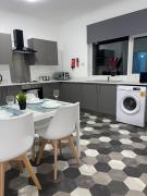 Contractor and Relocation Haven Sleeps 10 with Parking and Superfast WiFi Contractor and Relocation Haven Sleeps 10 with Parking and Superfast WiFi