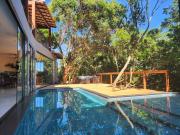 Casa vista mar com piscina e perto das praias e centro