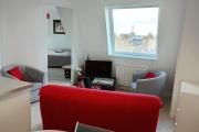 Charming 2 rooms in front of the Square Montholon