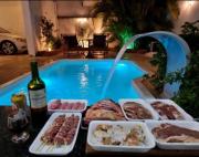 LINDA CASA COM PISCINA EM PICARRAS SC e VISTA PARA O MAR