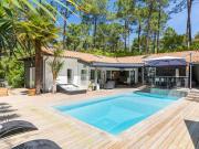 Villa darchitecte avec piscine chauffée et borne de recharge, parfaite pour des vacances en famille - FR-1-791-4