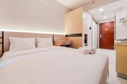Best Deal and Simply Look Studio Room at Sky House BSD Apartment By Travelio