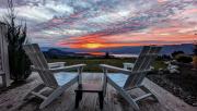 Autumn Lane B&B, Farmhouse Elegance & Stunning Lakeviews