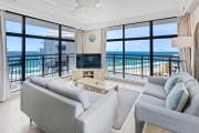 SURFERS PARADISE ABSOLUTE BEACHFRONT WITH VIEWS, HIGH LEVEL 1br Apt - IDEAL FOR COUPLES or 2 PPL TRAVELLING TOGETHER