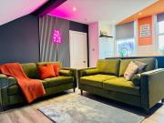 Free Parking I Amazing 2 Bedroom Flat Next to Brighton Beach I Sleep 8 Guests