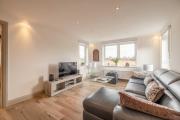 3Bed, 2Bath Penthouse Near Windsor & Long Walk 3Bed, 2Bath Penthouse Near Windsor & Long Walk