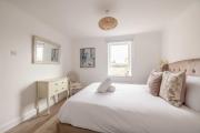 3Bed, 2Bath Penthouse Near Windsor & Long Walk 3Bed, 2Bath Penthouse Near Windsor & Long Walk