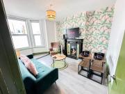 2 Bedroom Flat with indoor fireplace in Shepherds Bush, near White City 2 Bedroom Flat with indoor fireplace in Shepherds Bush, near White City
