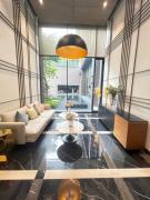 1BR- Prime Zone-BTS 7min -Skyline Views & Gym