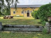 Maalaistalon päärakennuksessa asunto