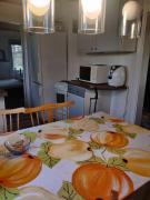 Talo järven rannalla