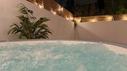London Acton - hot tub, cinema & gaming room